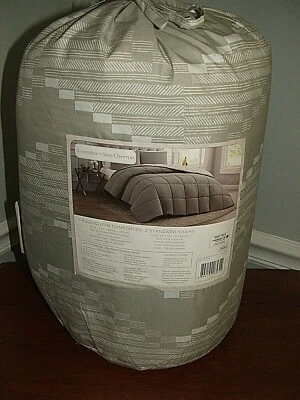 NWT  Reversible 3-Pc. GEOMETRIC SOLID  GREY Full/Queen Comforter Set, Gray - Image 1 of 3