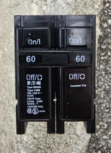 EATON C B, BR260, 60 A, 120/240 V, 2 P, Enchufe, 10 kA @ 240 V. TOTALMENTE NUEVO. - Imagen 1 de 1