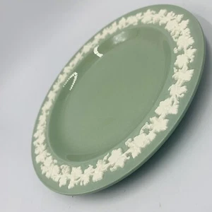 Vtg Ivory On Green Wedgwood Etruria & Barlaston Embossed 7” Dessert Plate - Picture 1 of 5