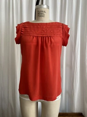 Banana Republic Women's Red silk crepe pleated detail blouse Sz M petite - Image 1 of 4