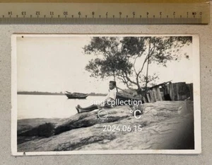 OPS 1949 photo Chinese young man at the seaside of Batu Pahat Malaya - Picture 1 of 3