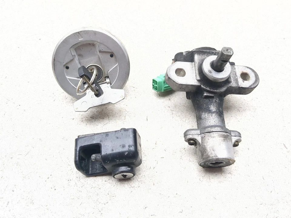 05-08 Suzuki VZ800 Boulevard M50 Juego de bloqueo Interruptor de encendido Tapa y llave Foto 1 de 4
