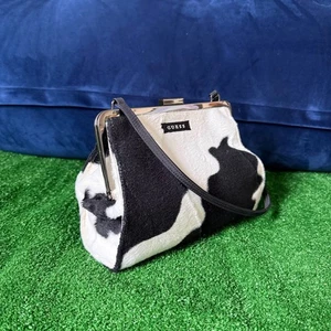 Guess Schultertasche Cow Print Rindslederimitat Hair-On Silber Rahmen Verschluss Achsel - Bild 1 von 11