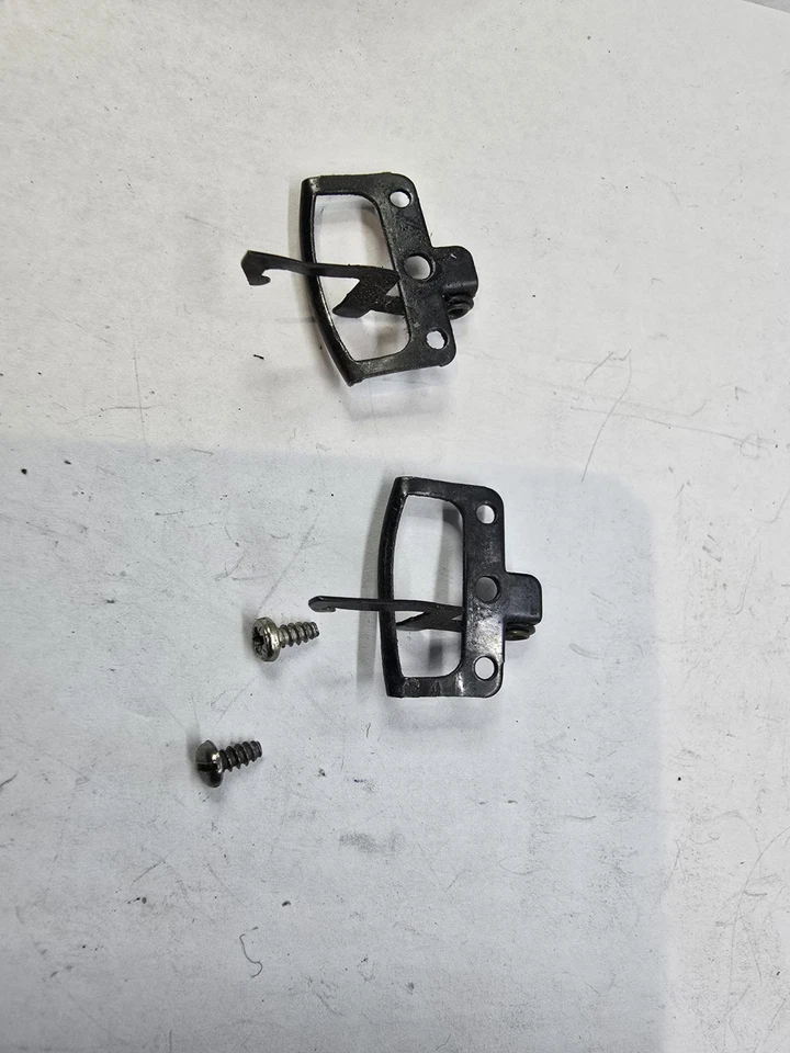 TRIANG HORNBY OO SCALE SPARES  2 X METAL COUPLINGS  WITH FIXING SCREWS  - Image 1 of 1