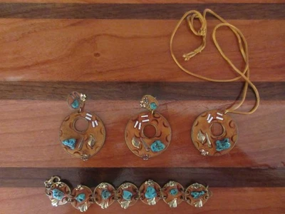 Early Mohegan Sun Casino Tienda de Regalos Cuero Latón Turquesa Conjunto de 3 Piezas Collar Foto 1 de 4