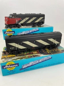 Athearn HO Canadian National Zebra F-7 A/B (#9102/9192) Diesel Engine Set - Picture 1 of 14