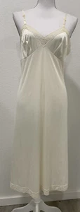 De Colección Lencería Vanity Fair Camisón Talla 36 Marfil Crema Encaje Borde Día de San Valentín EE. UU. - Imagen 1 de 12