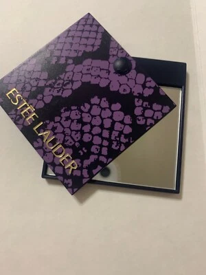 Espejo Estee Lauder con cubierta deslizante para fácil almacenamiento púrpura impresión serpiente viaje Foto 1 de 4