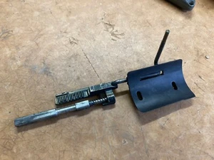 HOLDEN COMMODORE VB VC VH VK VL STEERING COLUMN IGNITION ROD PIN LOCK SWITCH - Picture 1 of 4