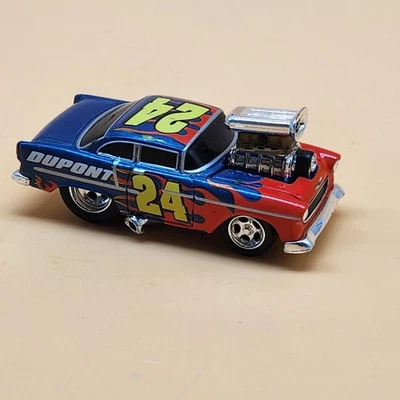 Coche fundido a presión Hot Wheels 55 Chevy Bel Air Gasser Dupont 24 llamas motor soplado Foto 1 de 4