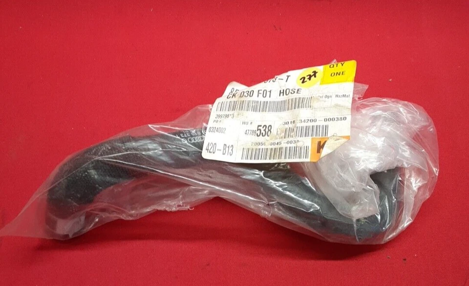 Manguera de retorno de refrigerante superior 4,2 L V8 OEM nueva 2004-2009 Audi S4/07-08 RS4 Foto 1 de 4