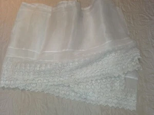 BANDEAU 4m30/ LINON+DENTELLE TULLE REBRODé 11cm/AUTEL?/AUTRE?FAIT MAIN/DEBUT XXè - Picture 1 of 6