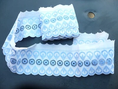 dentelle vintage en coton et broderies bleues - Photo 1/4