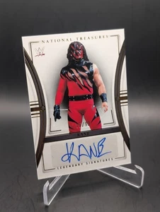 2024 Panini National Treasures WWE - Legendary Signatures Kane /99 LS-KNE HOF - Foto 1 di 7