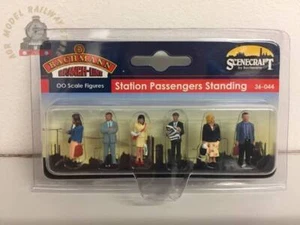 Bachmann 36-044 Standing Station Passengers - OO Gauge - Picture 1 of 1