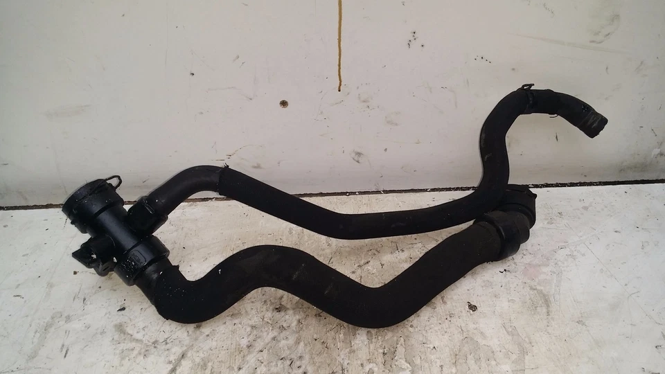 Tubos de radiador inferiores AUDI A4 B6 2001 GASOLINA 2.0.cc Foto 1 de 1