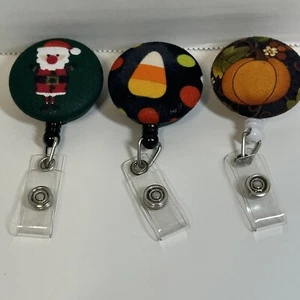 Porta badge retrattile lotto di 3 feste Babbo Natale caramelle zucca mais - Foto 1 di 8
