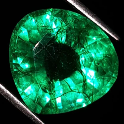 Gemas sueltas de piedra preciosa verde natural certificadas por Colombia corte pera 10 quilates Foto 1 de 4