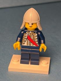 LEGO Castle Minifig cas479a - Man w/Red Sash - Light Scratches/No Cracks
