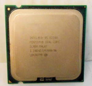 SLA8X Intel Pentium E2200 2,20GHz 2 Kerne 1MB 800MHz LGA 775 Prozessor - Bild 1 von 1
