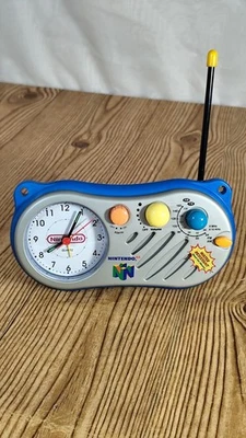 Radio Reloj Vintage Nintendo 64 Super Mario N64 AM FM Resistente al Agua 1998 FUNCIONA Foto 1 de 4