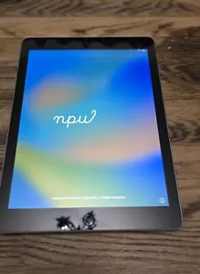 Apple iPad 5th Generation 32GB WiFi EXCELLENT CONDITION Silver #4 - Picture 1 of 4