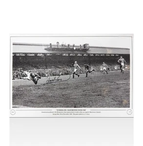 Jim Montgomery Signed Sunderland Photo - 1968 Autograph - Picture 1 of 1