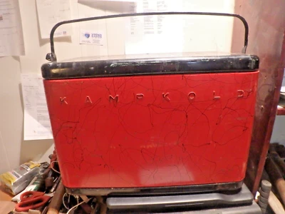 1A - Enfriador KAMPKOLD vintage de mediados de siglo con mango de bloqueo y estante - desgaste menor Foto 1 de 4