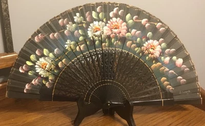 Ventilador plegable vintage T. Lorente pintado a mano Foto 1 de 4