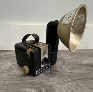 KODAK VINTAGE 50s BROWNIE HAWKEYE CAMERA FLASH MODEL Collectors - Untested - Picture 1 of 5