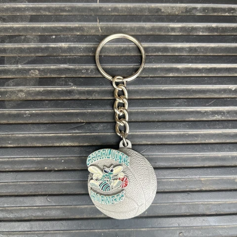 1992 Charlotte Hornets Keychain Pewter - Vintage - Made in USA - K2204 - NBA Cover