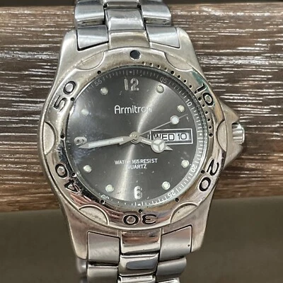 Reloj Armitron Vintage Día/Fecha Bisel Esfera Gris Tono Plateado 37mm Batería Nueva Foto 1 de 4