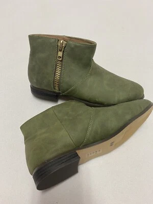 Michael Antonio Green Suede Like Material Ankle Boots W Gold Zipper Size 7  - Image 1 of 4