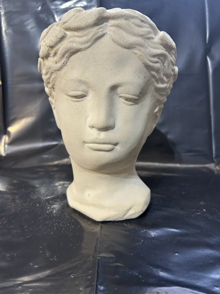 Busto griego de piedra fundida producido por Swal Statuary Foto 1 de 4
