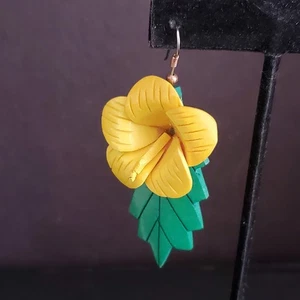 Pendientes colgantes vintage estilo hawaiano madera balsa hibisco amarillo flor hoja años 70 - Imagen 1 de 7