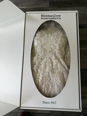 Gorgeo worn briefly, perfectly preserved ivory wedding gown size 10 - Image 1 of 4
