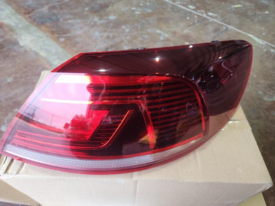 Задний правый светодиодный задний фонарь 2013–2017 VOLKSWAGEN CC от оригинального производителя - Изображение 1 из 4