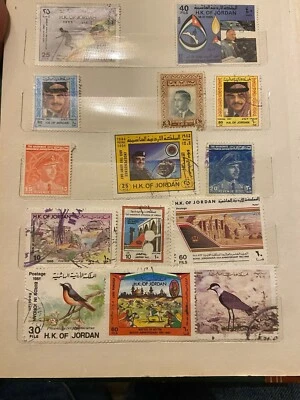 Carteles antiguos y nuevos de importantes ciudades árabes y extranjeras y cartel de figuras Foto 1 de 4