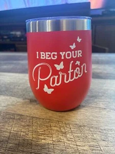 I Beg Your Parton - Dolly Parton Official Red Tumbler (New) - Picture 1 of 3