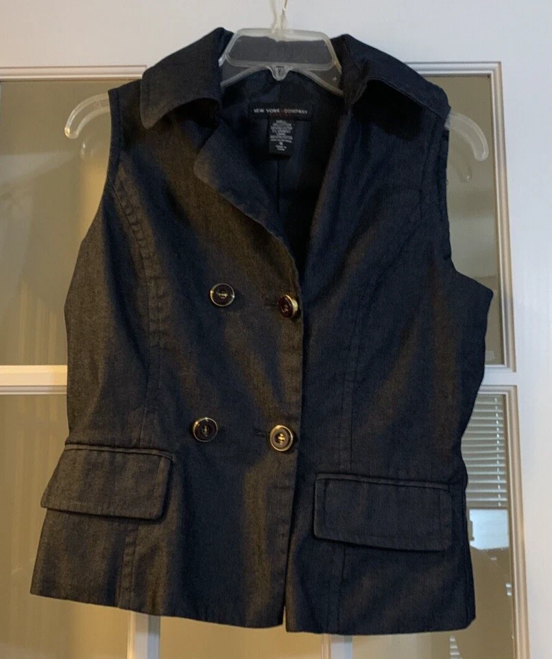 NYC New York & Company Chaleco Gris Elegante con Botones Chaleco de Negocios para Mujer 4 Foto 1 de 4