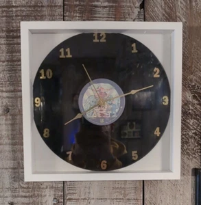 1-Of-A-Kind 1976 1st Pressing "Queen News Of The World" ShadowBox Wall Clock - Foto 1 di 7