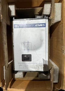 TELEMECANIQUE: ALTIVAR 45 : ATV45UA0 : 4Kw 5PS Variable Speed Drive - Bild 1 von 7