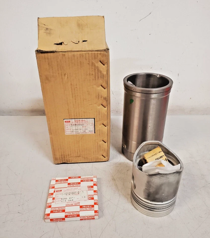 Isuzu Liner Set 5-87813316-1 | 012-002 | TALLA M MG | 1-12121001-0 Foto 1 de 4