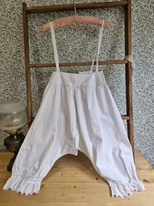 Flores antiguas victorianas de algodón blanco con ribete de encaje - Imagen 1 de 11