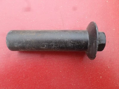 Original 1947-1954 Chevrolet Suburban Clamshell Neumático de repuesto Tuerca Advance Carryall Foto 1 de 4