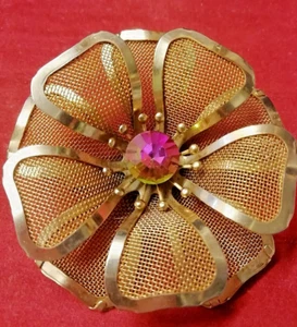 RAINBOW CRYSTAL VINTAGE Large Ornate Gold - Plated VINTAGE FLOWER Brooch - Picture 1 of 5