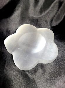 4" Carved Selenite Flower Shape Sphere Stand Holder Crystal Jewelry Bowl - Picture 1 of 9