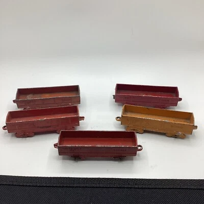 (4) Carros de carbón de acero prensado vintage de los años 30 Tootsietoy Railroad juguetes de piso 004696 Foto 1 de 4