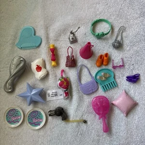 Barbie Stuff  lot vintage Brushes, Purses, Plates - Picture 1 of 2