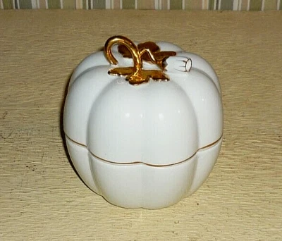 Plato de baratija en forma de calabaza Andrea de Sadek otoño otoño porcelana blanca con oro Foto 1 de 4